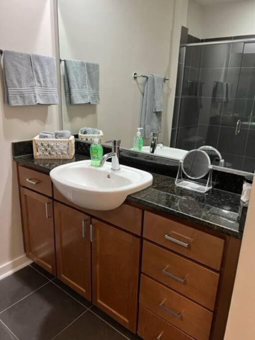 Townhouse In Uptown King Bed-Wi-Fi-Free Parking-Pool Leilighet Charlotte Eksteriør bilde