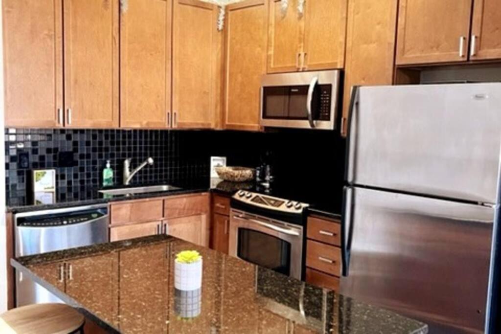 Townhouse In Uptown King Bed-Wi-Fi-Free Parking-Pool Leilighet Charlotte Eksteriør bilde